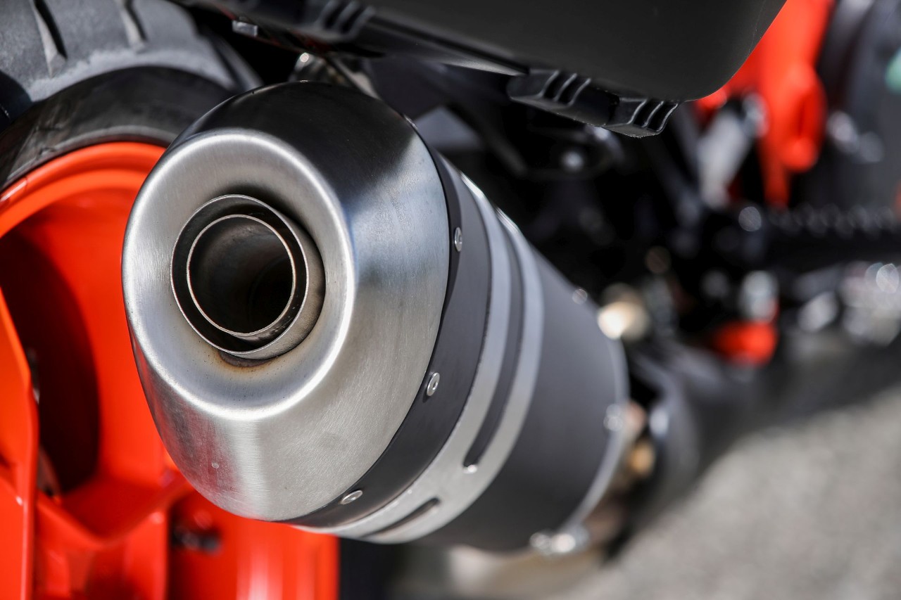 Aprilia Tuono V4 VS KTM 1290 Super Duke GT: la SFIDA delle hypernaked!